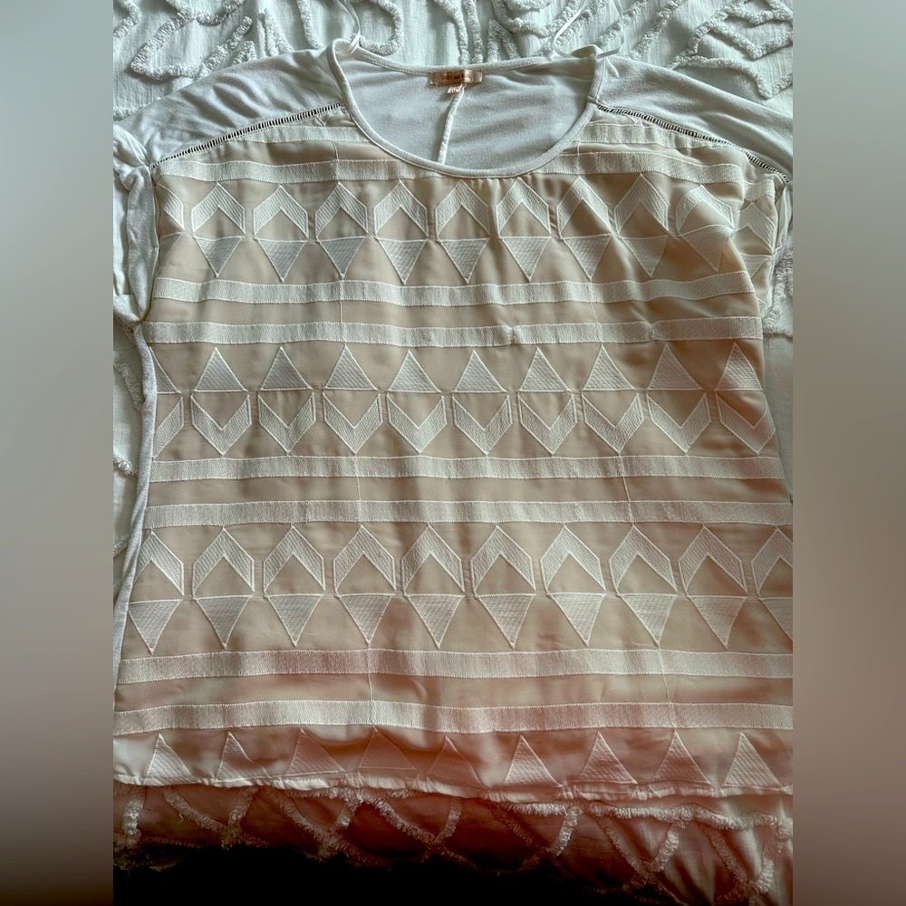 Short sleeve Geometric shirt with underlay